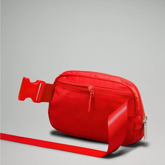 Lululemon Everywhere Belt Bag 1L- Hot Heat - Picture 4 of 6